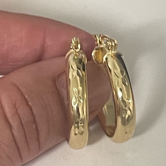 18k Gold Plated Diamond Cut Hoop Earrings - Picture 1 of 8